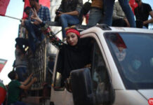 Οι γυναίκες μάχονται για ζωή, ελευθερία, δικαιοσύνη και αξιοπρέπεια.